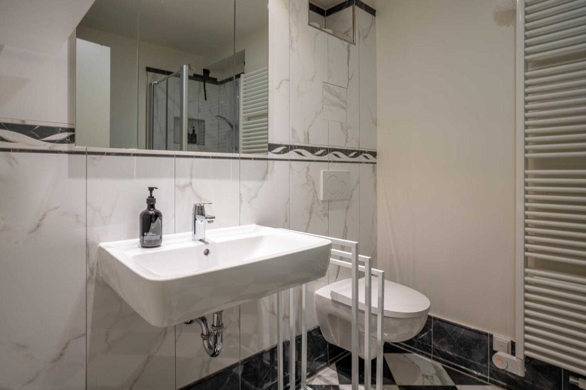 Cls Zentrale City-Wohnung In Hamburg Mit E-Laden Und Tiefgarage, Grosser Balkon, Blick Ueber Hamburg, Parkplatz, Cafe Im Haus, Bushaltestelle Direkt Gegenueber, Flex Check In Exterior photo